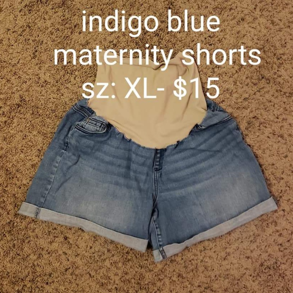 Maternity shorts